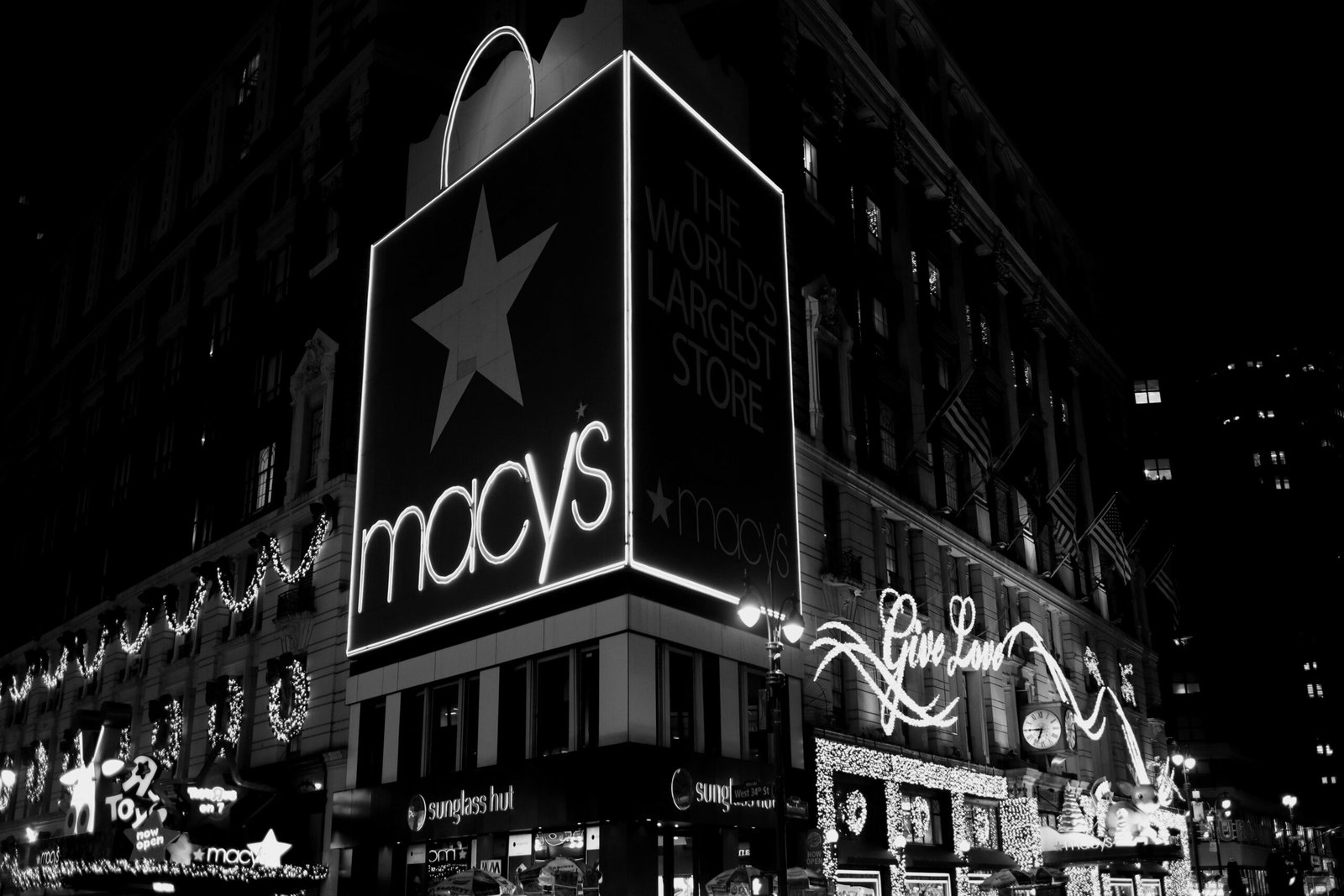 Macy's Crushes Q1 Earnings, Raises Outlook as Turnaround Gains Steam