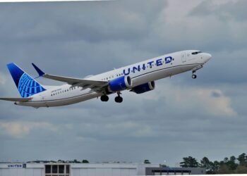 United Airlines Replaces Middle Seat With Shared Table On New Aircraft