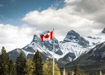 Canadian Tourism to the US Plunged 25% in 2025 Amid Trump Tensions