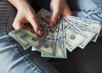 Is America's K-Shaped Economy Narrowing? New Data Shows Wealth Gap Shrinking