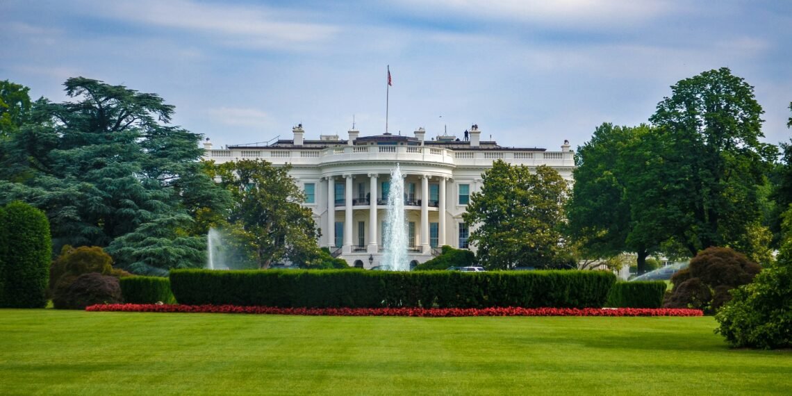 White House Construction Factor in Marine One Near-Miss, NTSB Finds