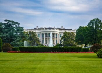 White House Construction Factor in Marine One Near-Miss, NTSB Finds