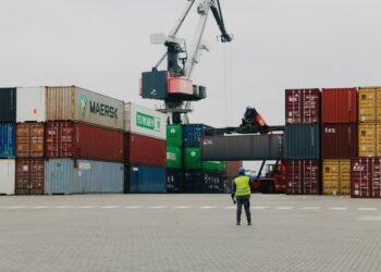 Tariff Refunds: Businesses Get $160B, Consumers See No Relief