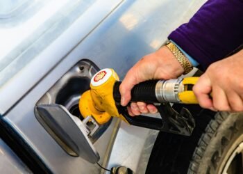 US Consumer Confidence Declines As High Gas Prices Pressure Households