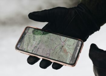 New Tech Tracks Your Phone via License Plate Readers