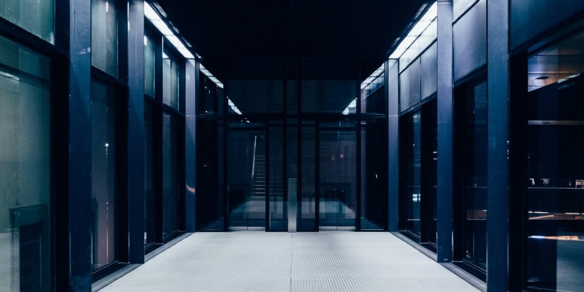 AI Data Center Backlash Emerges as Key 2026 Midterm Issue