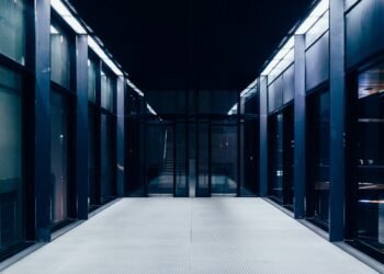 ​AI Data Center Backlash Emerges as Key 2026 Midterm Issue