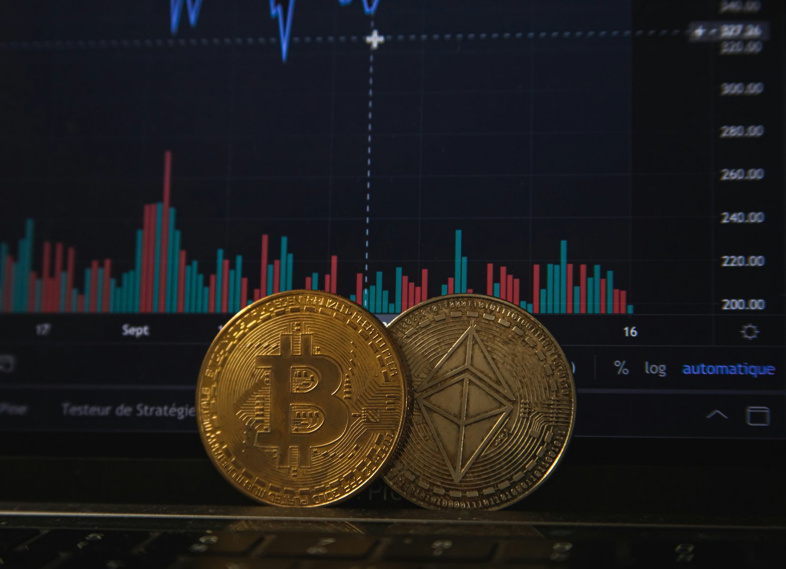 Democrats Slam Trump-Backed Crypto Bank Approval