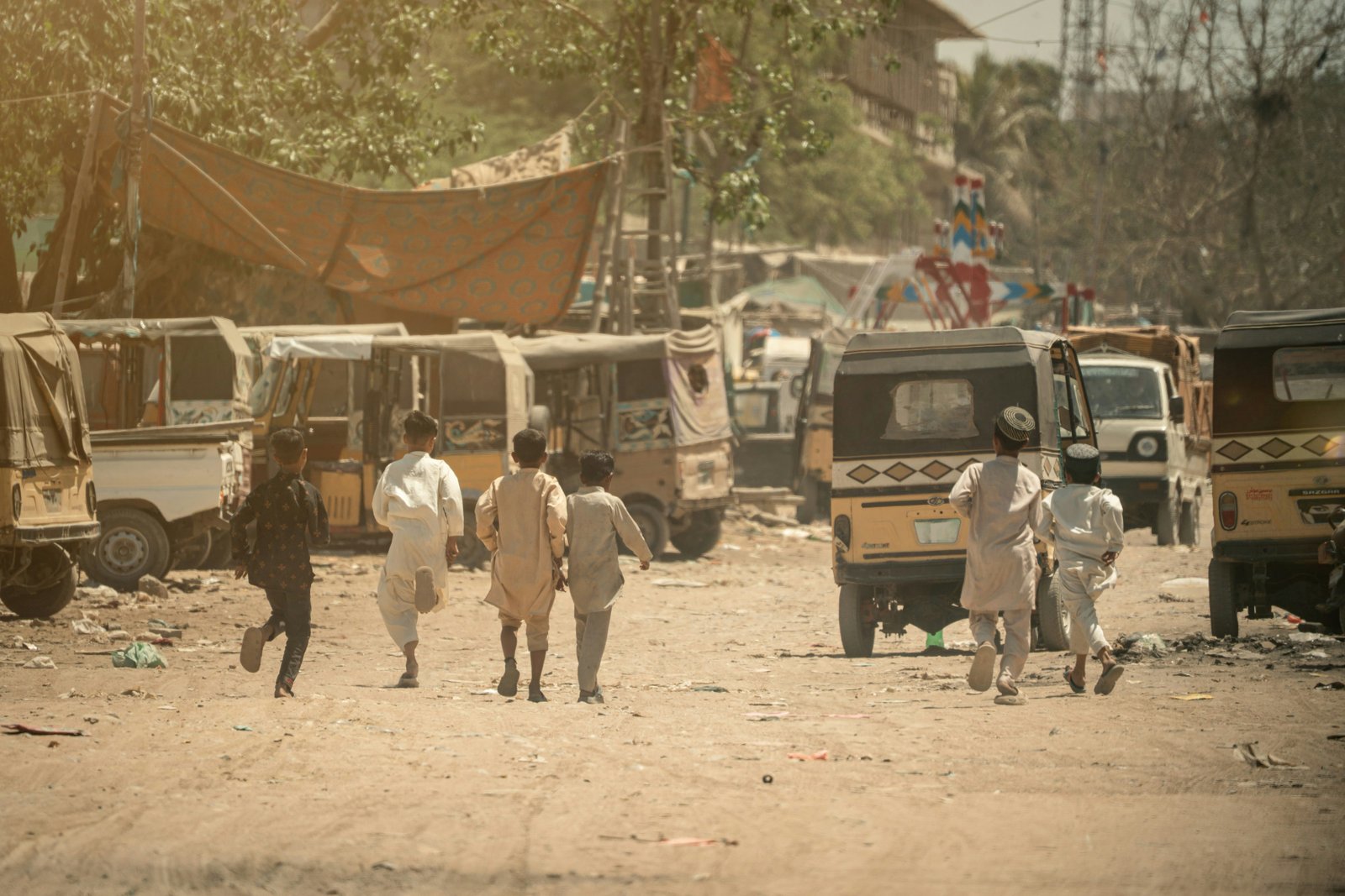 Suicide Bomber Kills 14 at Pakistan Peace Rally