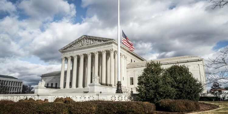 ​Liberals Push Supreme Court Reform Plans Ahead of Midterms