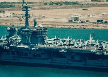 Trump Orders Pentagon to Replace Digital Catapults with Steam on US Aircraft Carriers