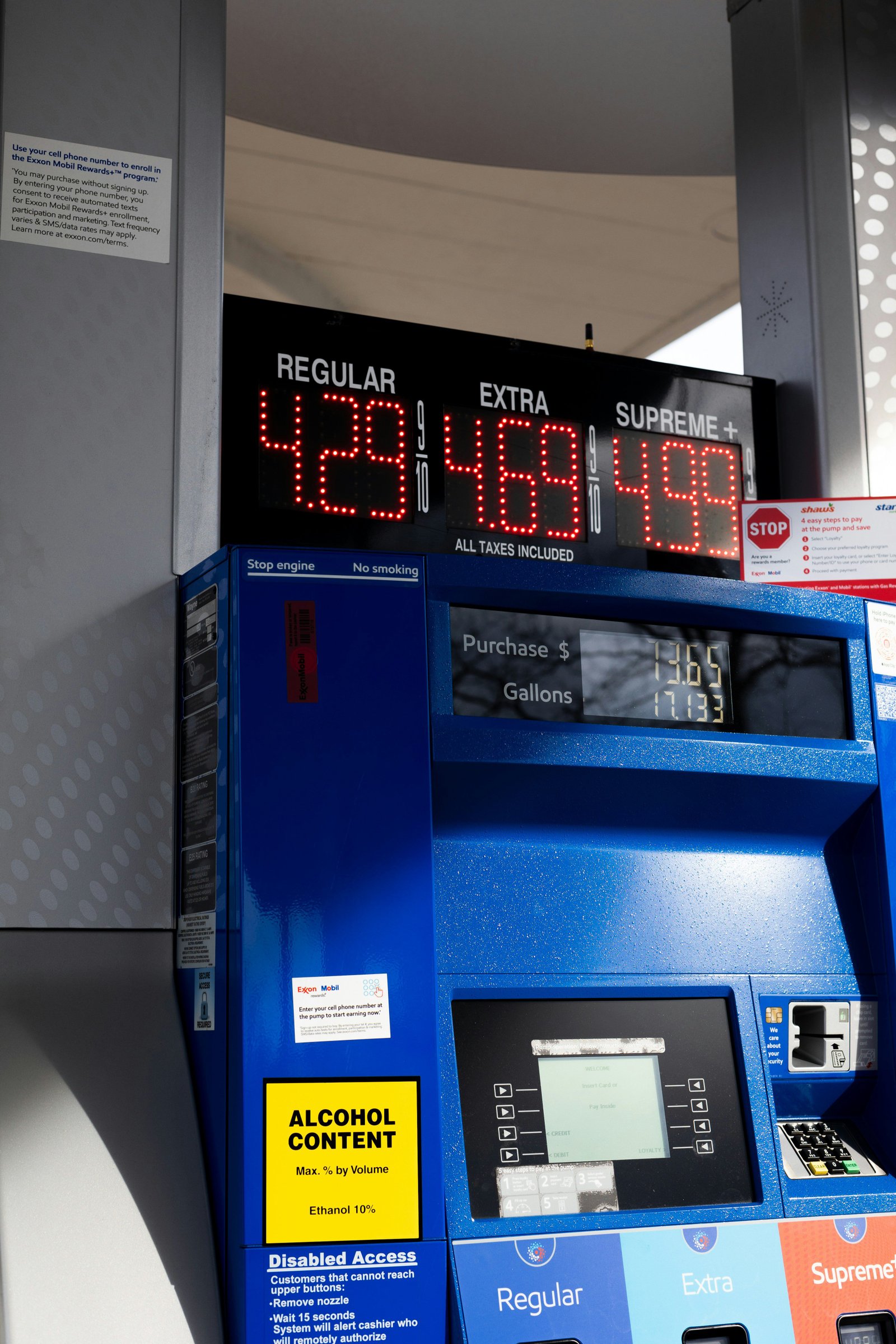 US Consumer Confidence Declines As High Gas Prices Pressure Households