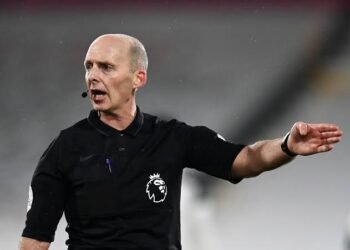 Criticisms for Mike Dean, revealing "secret games" of Premier League refereeing