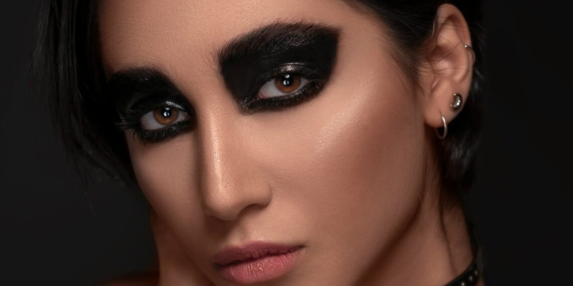 Coal Eyes Took Over the 2026 VMAs. Here's How to Wear the Trend