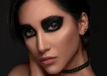 Coal Eyes Took Over the 2026 VMAs. Here's How to Wear the Trend