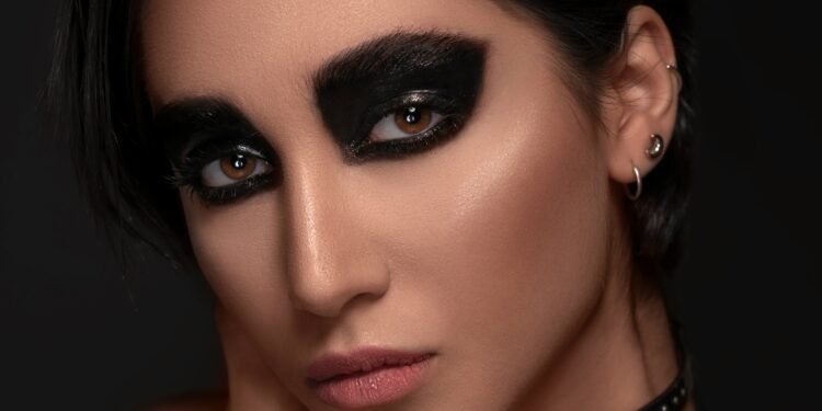 Coal Eyes Took Over the 2026 VMAs. Here's How to Wear the Trend