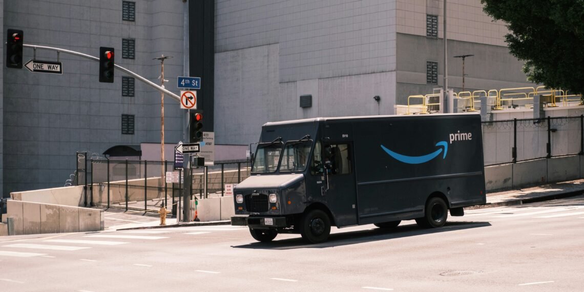 Amazon Wage Bump Drives Minimum Pay to $20 an Hour Alongside New Perks