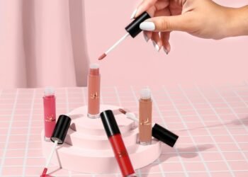 Lip Oils, Lipsticks & Lip Gloss: When to Wear What (And Where)