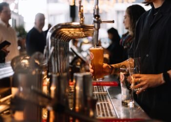 UK Pubs Get Go-Ahead for Biometric Age Checks in Digital ID Shift