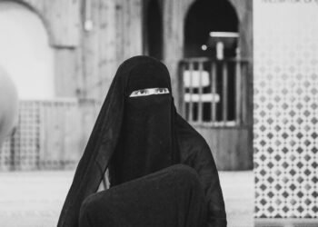 Italy: Meloni Plans Foreign Student Cap, School Face Covering Ban