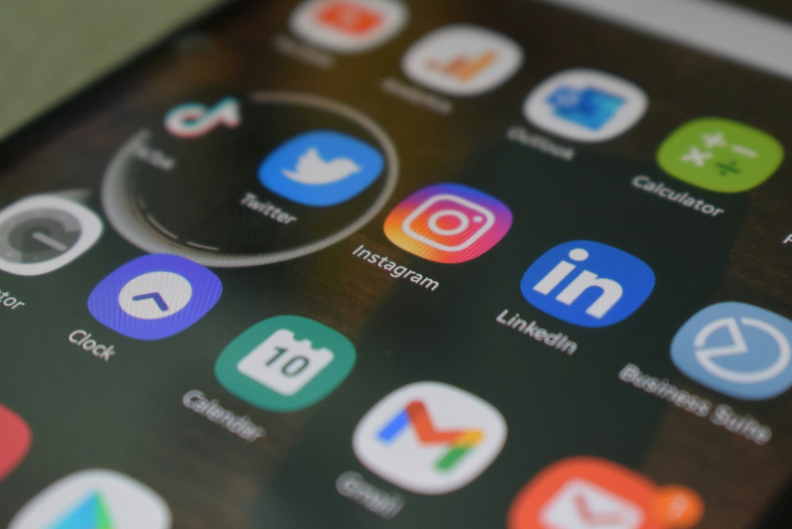 Australia Plans Law to Let Users Switch Off Social Media Algorithms