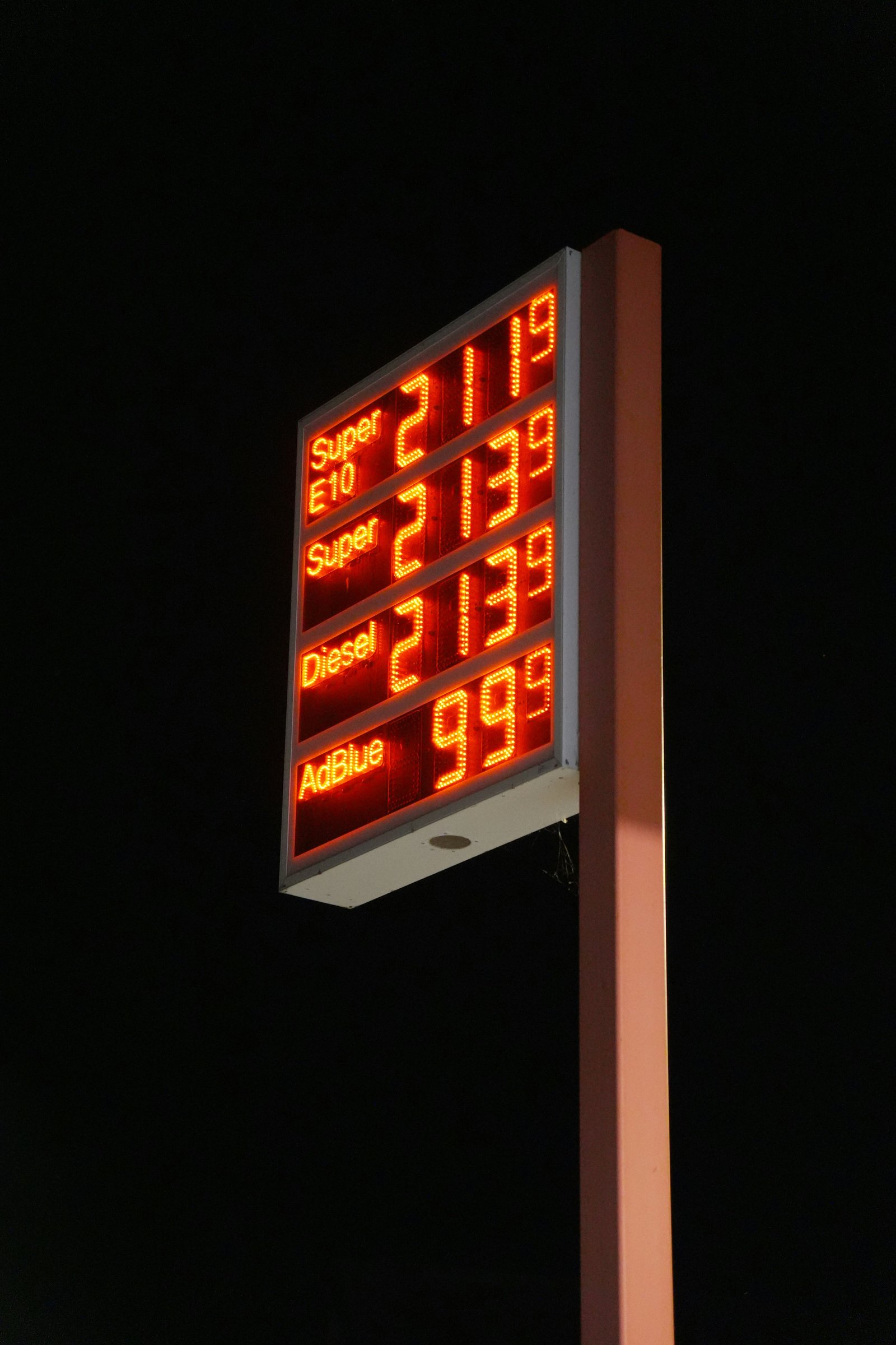 ​Diesel Prices Hit $6 Record as Trump War Hits Fuel Supplies