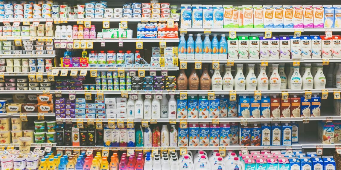 US Bans Canadian Alcohol, Dairy, Motorbikes in Trade War Escalation