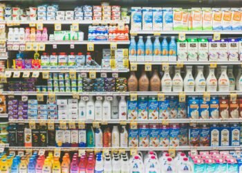 US Bans Canadian Alcohol, Dairy, Motorbikes in Trade War Escalation