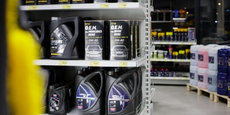 US Retailers Ration Motor Oil As Prices Nearly Quadruple