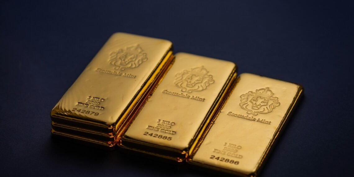 Ex-CIA Officer Nears Gold Bar Plea Deal