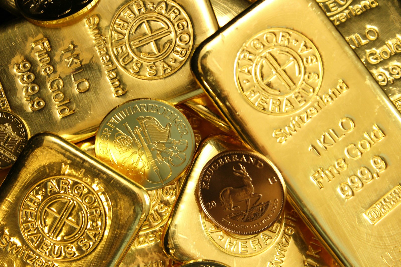 Ex-CIA Officer Nears Gold Bar Plea Deal