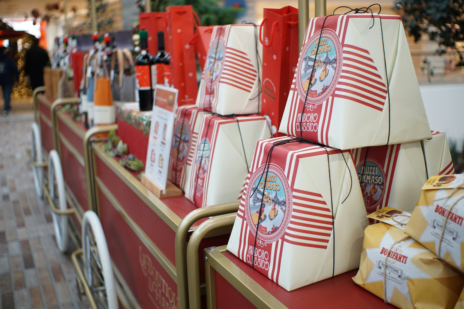 Americans Buying Less but Spending More This Holiday Season