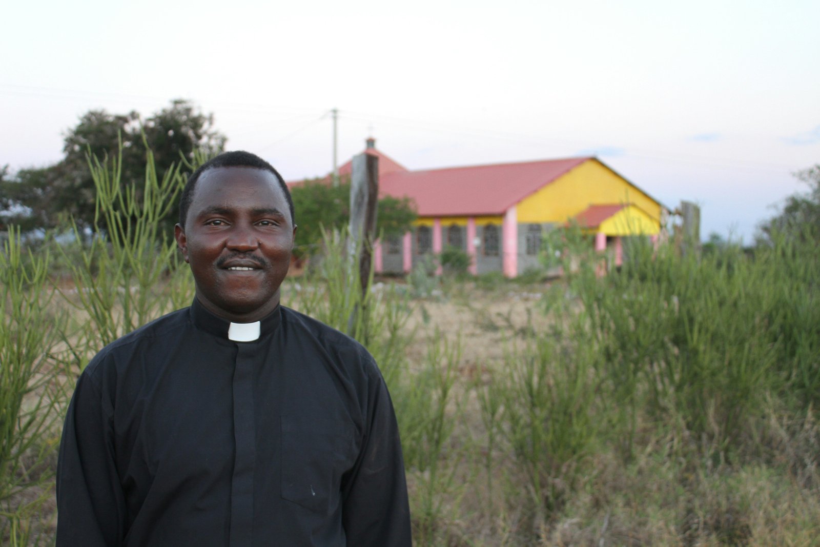 78-Year-Old Priest Carried Out of US Detention Centre After Judge Orders Release
