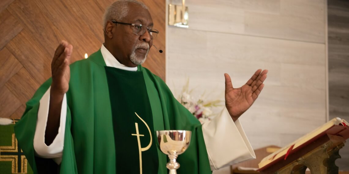 78-Year-Old Priest Carried Out of US Detention Centre After Judge Orders Release
