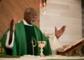 78-Year-Old Priest Carried Out of US Detention Centre After Judge Orders Release