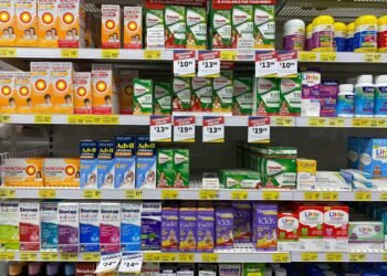US Rule Cracks Down on Canadian Prescriptions as Costs Drive Patients North