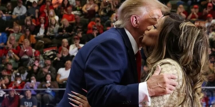 Trump Praises Nicki Minaj’s ‘Beautiful’ Backside at Michigan Rally