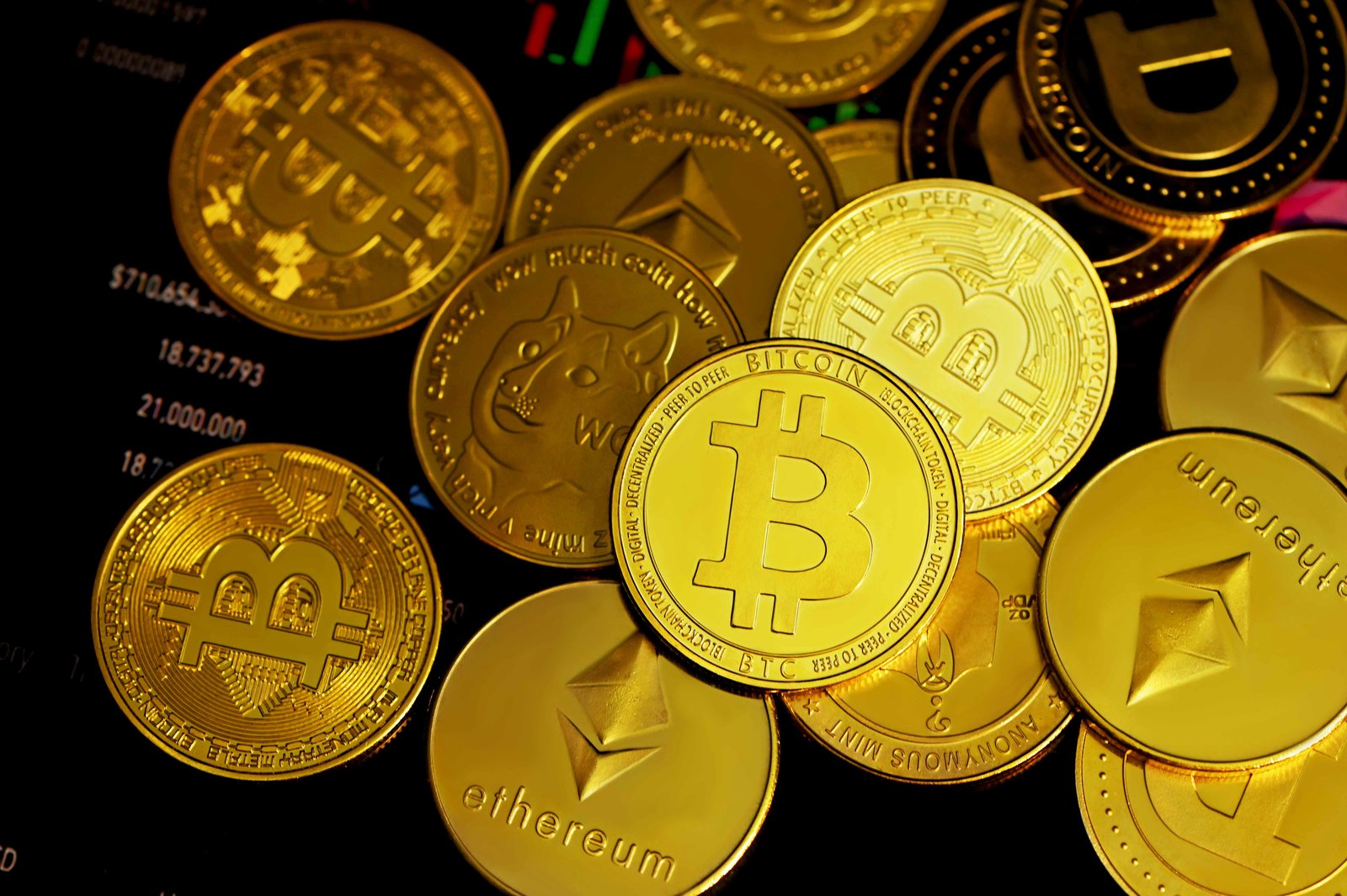 Crypto Investor Sues Trump Over Family-Linked Digital Currency Deal