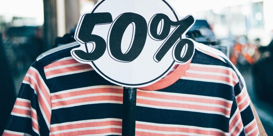 Americans Buying Less but Spending More This Holiday Season