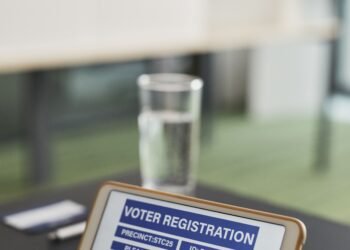 US Agents Knock on Doors to Hunt Noncitizen Voters Before Midterms
