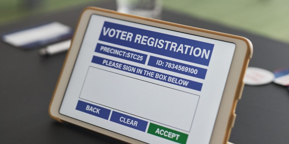 US Agents Knock on Doors to Hunt Noncitizen Voters Before Midterms