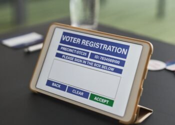 US Agents Knock on Doors to Hunt Noncitizen Voters Before Midterms