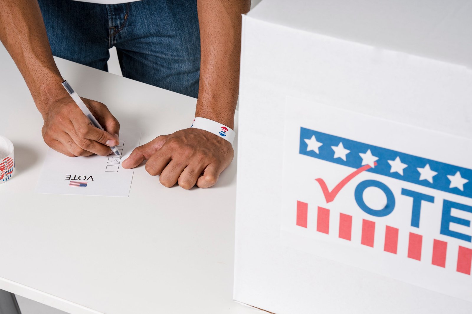 Poll Shows Democrats Ahead of Republicans on 11 Key Issues