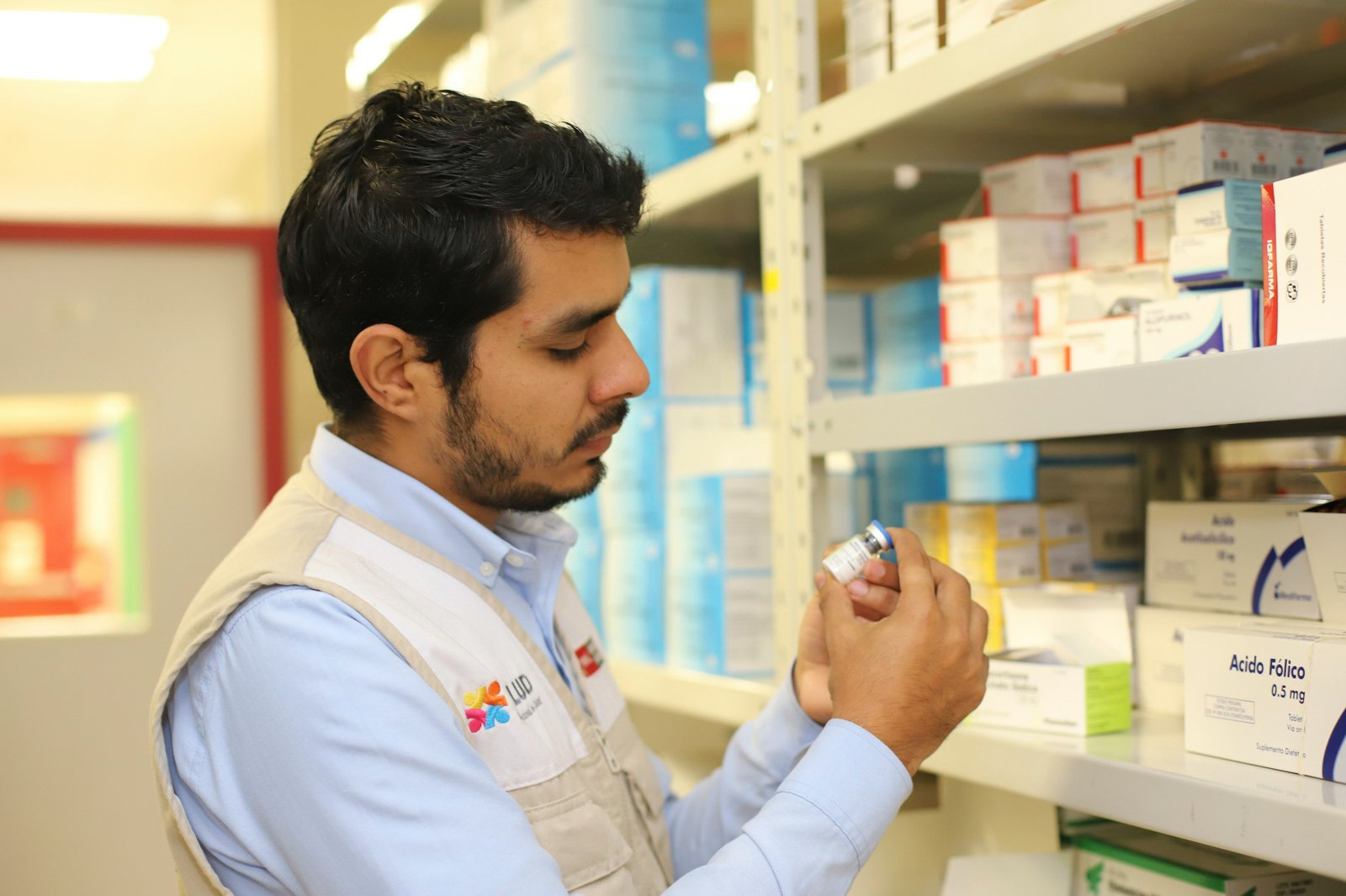 US Rule Cracks Down on Canadian Prescriptions as Costs Drive Patients North